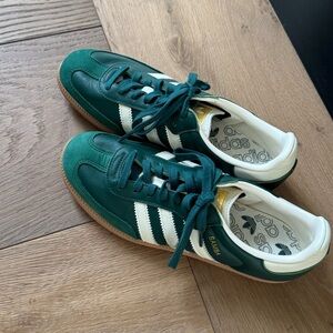 Adidas Collegiate Green Sambas Women’s size 9